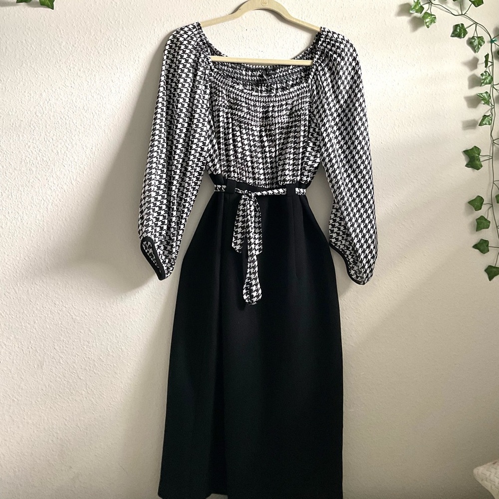 This dress comes with a houndstooth pattern on top with an adjustable tie waste